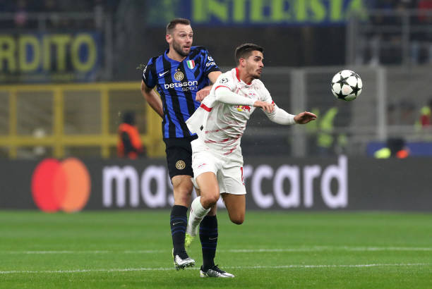 育世界中 育世界中